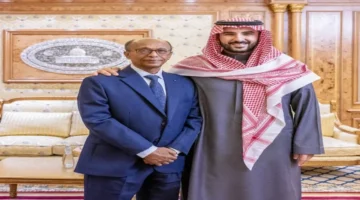 لقاء عاجل وزير الدفاع مع مدير ميناء المكلا بعد محاولة اختطافه